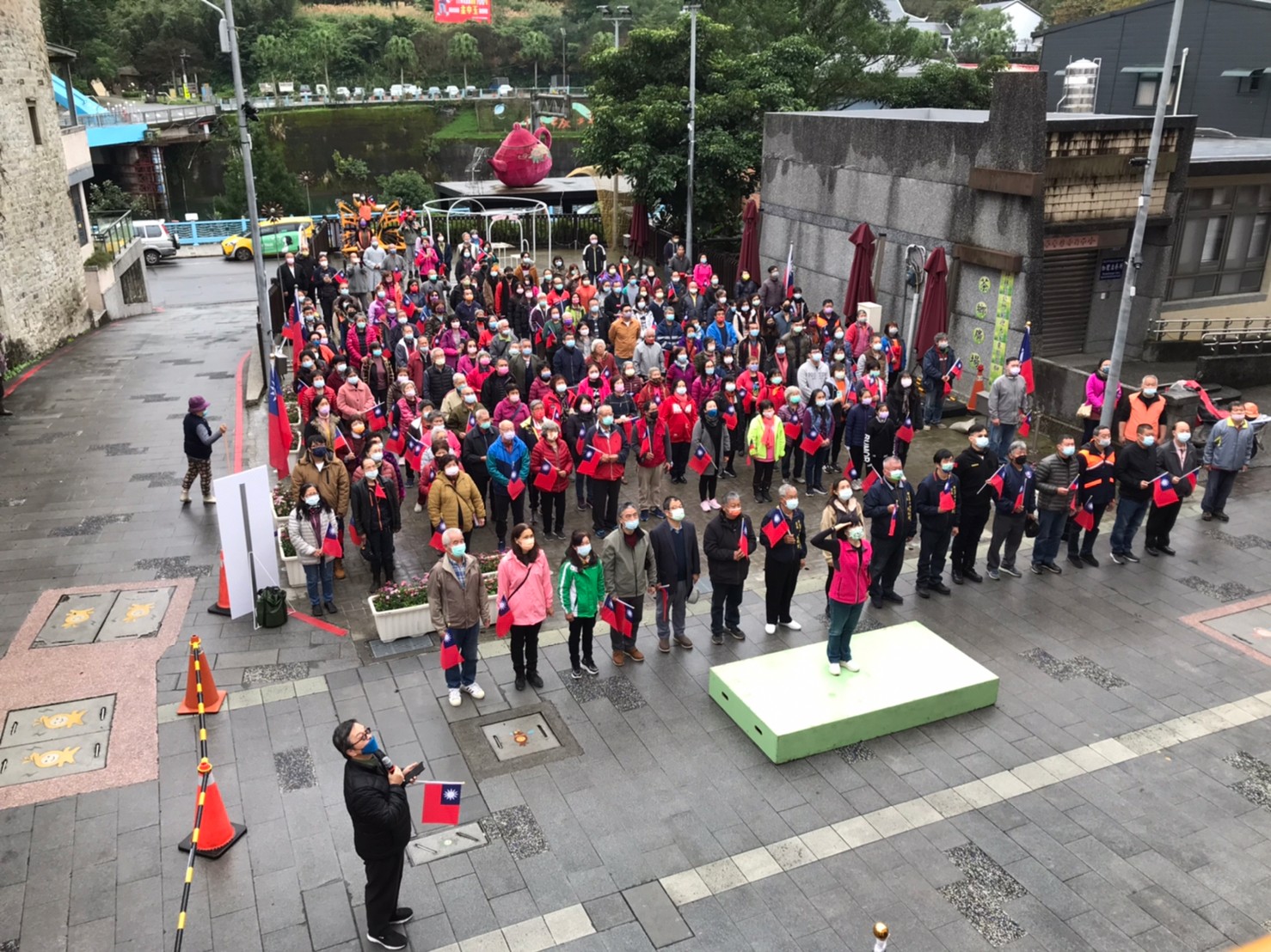 111年元旦升旗典禮-向國旗敬禮