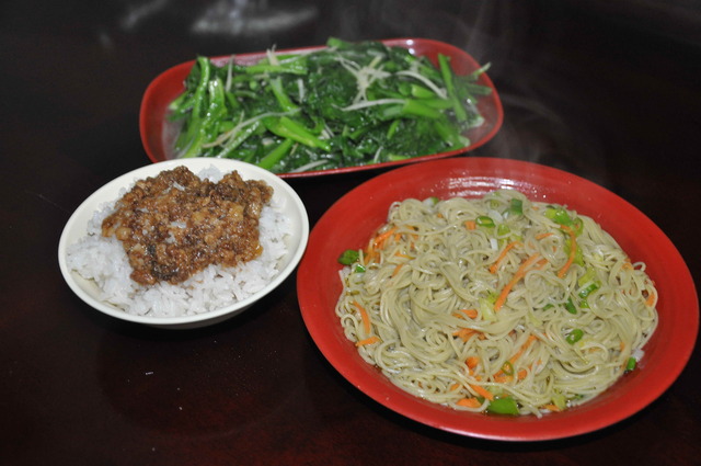 魯肉飯+炒青菜+茶油麵線